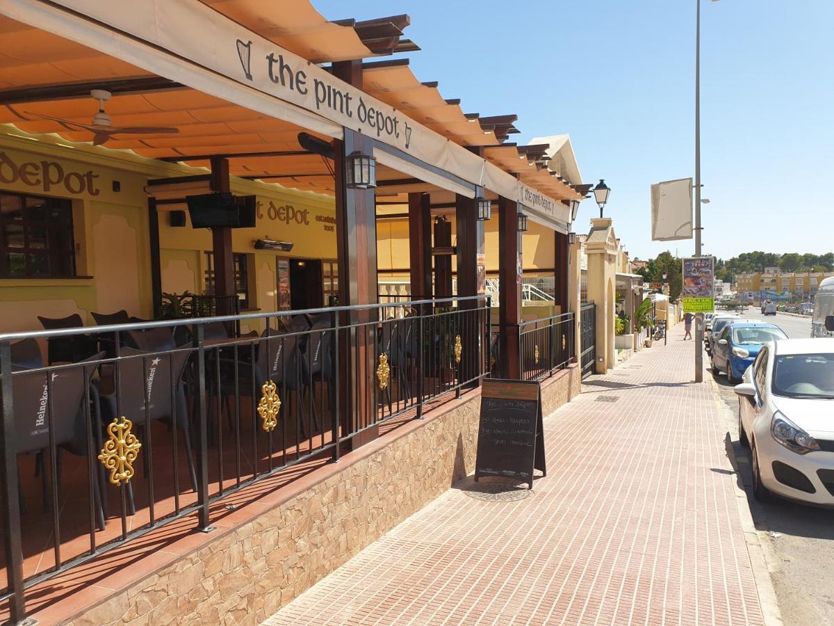 Amazing Villamartin House Sleeps 6 With Pool Villacosta Exteriör bild